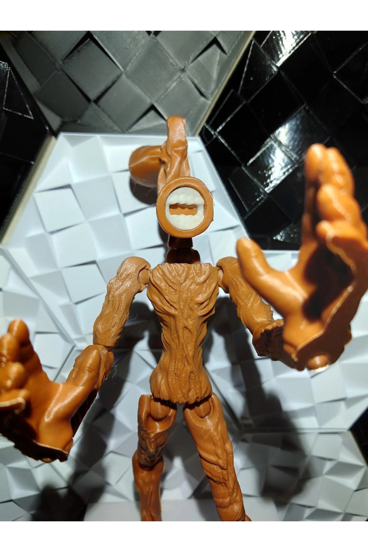 Siren Head Siren Kafa Hareketli Flexi Karanlıkta Parlayan Dişler Figür 30 Cm